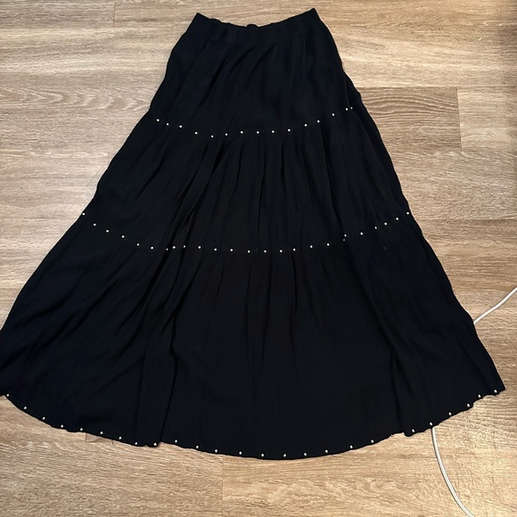 ONE SIZE Black studded long skirt - Picture 1 of 6